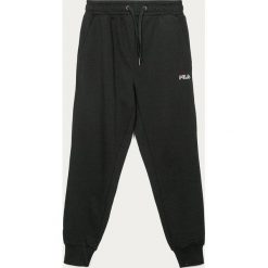 Fila - Spodnie dziecięce 134-164 cm. Czarne dresy chłopięce Fila, bez wzorów, z bawełny. Za 169,90 zł.