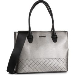 Torebka MONNARI - BAG8240-022 Silver. Szare torebki klasyczne damskie Monnari, bez wzorów, ze skóry ekologicznej, klasyczne, bez dodatków. W wyprzedaży za 199,00 zł.