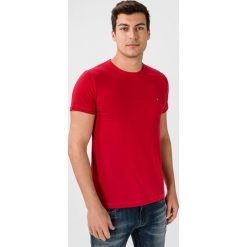 Tommy Hilfiger Koszulka Czerwony. Czerwone podkoszulki męskie TOMMY HILFIGER, xl, bez wzorów, z elastanu, bez kołnierzyka, krótkie. Za 187,95 zł.