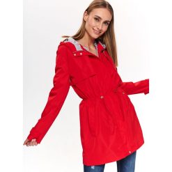 Kurtka parka z kapturem. Czerwone kurtki damskie Top Secret, na lato, w paski, z tkaniny, z kapturem. W wyprzedaży za 139,99 zł.