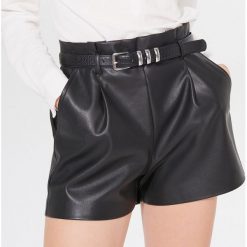 Szorty paperbag z paskiem - Czarny. Czarne szorty damskie Mohito, bez wzorów. Za 119,99 zł.