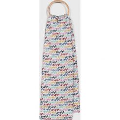 Levi's - Szalik. Białe szaliki damskie marki Levi's®, z dzianiny. W wyprzedaży za 139,90 zł.