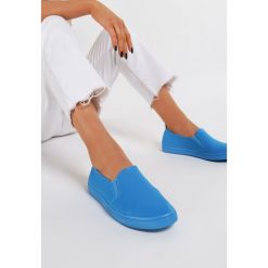 Jasnoniebieskie Tenisówki Savanara. Niebieskie trampki i tenisówki damskie Renee, bez wzorów, bez zapięcia. Za 59,99 zł.