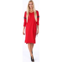 Sukienka midi z dekoltem"V" czerwona 4016. Czerwone sukienki damskie Fasardi, s, bez wzorów, bez kołnierzyka, bez rękawów, midi. Za 69,00 zł.