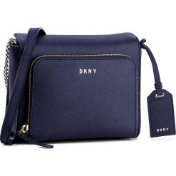 Torebka DKNY - Pocket Crossbody R2114025 Navy 400. Niebieskie listonoszki damskie DKNY, bez wzorów, ze skóry, bez dodatków. W wyprzedaży za 379,00 zł.