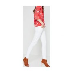 Jeansy damskie skinny. Szare rurki damskie marki Promod. Za 89,90 zł.