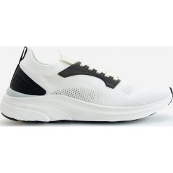 Sneakersy w sportowym stylu - Biały. Białe sneakersy męskie Reserved, bez zapięcia. Za 159,99 zł.