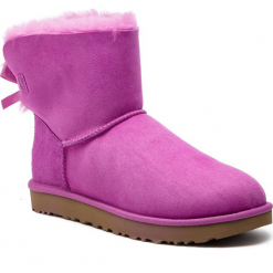 Buty UGG - W Mini Bailey Bow II 1016501 W/Bdc. Różowe buty zimowe damskie marki Public Desire, z materiału, na obcasie. Za 839,00 zł.