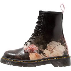 Dr. Martens 1460 POWER Botki sznurowane white/black cristal. Czarne botki damskie na zamek Dr. Martens, z gumy, na sznurówki. Za 799,00 zł.