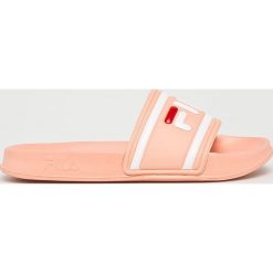 Fila - Klapki Morro Bay. Pomarańczowe klapki damskie Fila, bez wzorów, z materiału, bez obcasa, na płaskiej podeszwie. Za 89,90 zł.