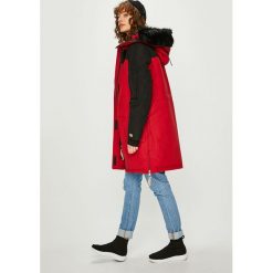 Tommy Hilfiger - Kurtka. Czerwone kurtki damskie TOMMY HILFIGER, s, bez wzorów, z bawełny, długie. W wyprzedaży za 799,90 zł.