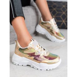 ZŁOTE SNEAKERSY Z CEKINAMI. Żółte trampki i tenisówki damskie SHELOVET, bez wzorów, bez zapięcia. Za 99,90 zł.
