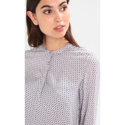 Bluzki damskie: Levete Room ALISON Bluzka even blue combi