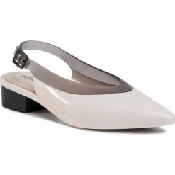 Sandały MELISSA - Cleo Heel Ad 32906 Beige/Dark Grey 53408. Białe klapki damskie Melissa, bez wzorów, z tworzywa sztucznego, bez obcasa, na obcasie. Za 429,00 zł.