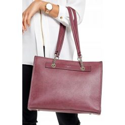 Torebka damska bordowa DAVID JONES CM5303 - bordo. Czerwone torebki klasyczne damskie David Jones, bez wzorów, ze skóry ekologicznej, eleganckie, na ramię, bez dodatków. Za 109,99 zł.