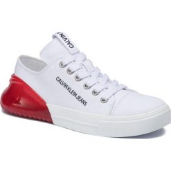 Sneakersy CALVIN KLEIN JEANS - Myrtie B4R0765 White/Red. Białe półbuty damskie Calvin Klein Jeans, na co dzień, bez wzorów, z jeansu, bez obcasa, na płaskiej podeszwie, bez zapięcia. W wyprzedaży za 499,00 zł.