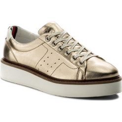 Sneakersy TOMMY HILFIGER - Metallic Hybrid Leather Sneaker FW0FW02501 Mekong 709. Żółte sneakersy damskie TOMMY HILFIGER, ze skóry ekologicznej. W wyprzedaży za 259,00 zł.