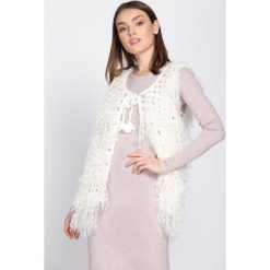 Biała Kamizelka Naughtiness. Białe kamizelki damskie Born2be, uniwersalny, z futra. Za 49,99 zł.
