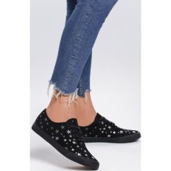 Czarne Tenisówki Tip It Back. Czarne trampki i tenisówki damskie Renee, na sznurówki. Za 49,99 zł.