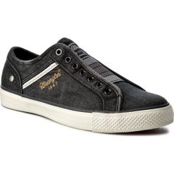 Tenisówki WRANGLER - Starry Slip On Denim WF085267E Black/Denim 337. Czarne półbuty męskie wsuwane Wrangler, na co dzień, bez wzorów, z gumy, eleganckie. W wyprzedaży za 169,00 zł.