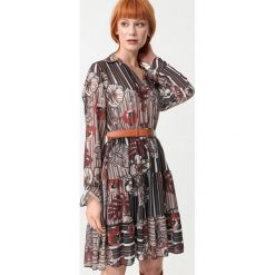 Brązowa Sukienka Desiree. Pomarańczowe sukienki damskie Born2be, s, w kwiaty, klasyczne, długie, mini. Za 109,99 zł.