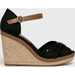 Tommy Hilfiger - Sandały. Czarne koturny damskie TOMMY HILFIGER, bez wzorów, ze skóry, bez obcasa, na obcasie. W wyprzedaży za 359,90 zł.