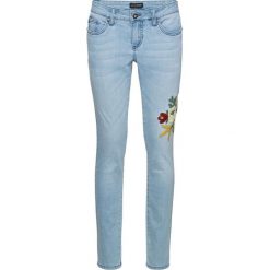 Dżinsy SKINNY z haftem bonprix jasnoniebieski denim. Niebieskie jeansy damskie bonprix, z haftami, z denimu. Za 59,99 zł.