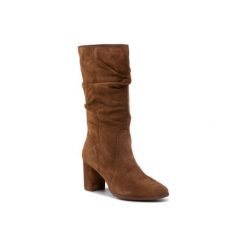 Lasocki 70600-01 Camel. Brązowe kozaki damskie Lasocki, ze skóry, bez obcasa, bez zapięcia. Za 379,99 zł.