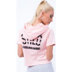 T-shirty damskie: T-shirt z aplikacją na plecach jasnoróżowy 7299