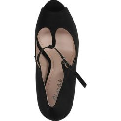 CZÓŁENKA CASU CLARA'S 307. Czarne buty ślubne damskie Casu, na koturnie. Za 79,99 zł.