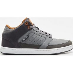 Sneakersy - Szary. Szare sneakersy męskie Cropp, bez zapięcia. W wyprzedaży za 49,99 zł.