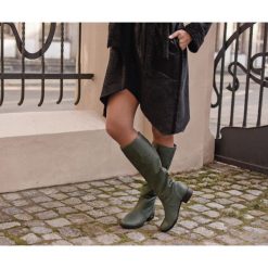 Kozaki - skóra naturalna - model 160 - kolor zielony. Zielone kozaki damskie Zapato, na zimę, z jeansu, eleganckie, na niskim obcasie. W wyprzedaży za 374,25 zł.