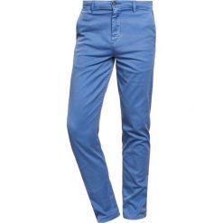 Chinosy męskie: BOSS CASUAL Chinosy light blue
