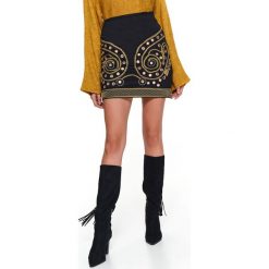 Spódnica ze zdobieniami. Czarne spódniczki damskie Top Secret, na co dzień, na zimę, z haftami, eleganckie, krótkie, mini, trapezowe. Za 129,99 zł.