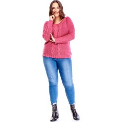 Sweter z grubymi warkoczami różowy. Różowe swetry damskie z wiskozy. Za 98,46 zł.