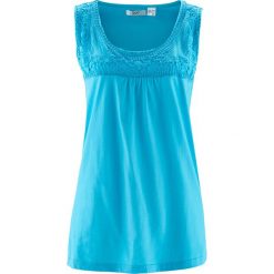 Top bawełniany z koronką bonprix błękit laguny. Niebieskie topy damskie bonprix, w koronkowe wzory, z bawełny, bez kołnierzyka. Za 34,99 zł.
