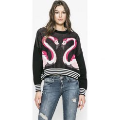 Guess Jeans - Sweter Astrid. Czarne swetry oversize damskie marki Guess Jeans, s, z nadrukiem, z bawełny. W wyprzedaży za 199,90 zł.