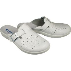 INBLU AE-01 biały, klapki damskie. Białe klapki damskie Inblu, w paski, bez obcasa. Za 52,90 zł.