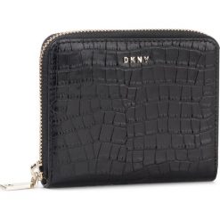 Duży portfel damski DKNY Bryant R931P656. Czarne portfele damskie DKNY, bez wzorów. W wyprzedaży za 319,00 zł.