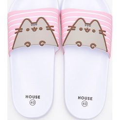 Klapki Pusheen - Wielobarwny. Szare klapki damskie House, bez wzorów, bez obcasa. W wyprzedaży za 39,99 zł.