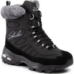 Śniegowce SKECHERS - D’lites Chalet 48816/BLK Black. Czarne kozaki damskie Skechers, ze skóry ekologicznej, bez zapięcia. W wyprzedaży za 259,00 zł.