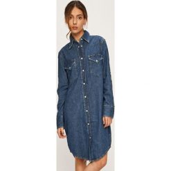 Calvin Klein Jeans - Sukienka. Niebieskie sukienki damskie Calvin Klein Jeans, na co dzień, s, bez wzorów, z bawełny, casualowe, bez kołnierzyka, z długim rękawem, długie, mini, proste. Za 559,90 zł.