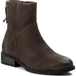 Botki VAGABOND - Cary 4455-250-31 Java. Brązowe botki damskie skórzane marki Vagabond. W wyprzedaży za 349,00 zł.