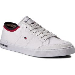 Tenisówki TOMMY HILFIGER - Harrington 5D2 FM0FM00543 White 100. Białe półbuty męskie TOMMY HILFIGER, bez wzorów, z gumy, eleganckie, bez zapięcia. W wyprzedaży za 179,00 zł.