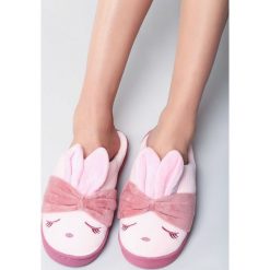 Różowe Kapcie Rabbit Burrow. Czerwone kapcie damskie other, z materiału. Za 39,99 zł.