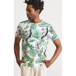 T-shirt printem - Biały. Białe t-shirty męskie Reserved, s, bez wzorów, bez kołnierzyka. Za 39,99 zł.