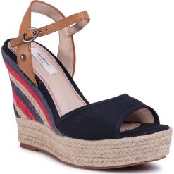 Espadryle PEPE JEANS - Ohara Evy PLS90457 Marine 585. Niebieskie espadryle damskie Pepe Jeans, bez wzorów, z jeansu, bez obcasa, na obcasie. W wyprzedaży za 229,00 zł.