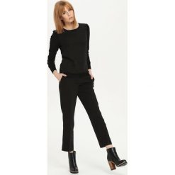SWETER DŁUGI RĘKAW DAMSKI. Czarne swetry klasyczne damskie marki Top Secret, z dzianiny, eleganckie. W wyprzedaży za 49,99 zł.