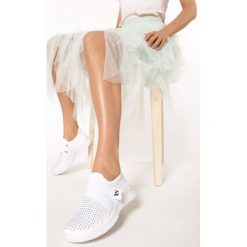 Białe Buty Sportowe Finemond. Białe buty sportowe damskie Born2be, bez wzorów, sportowe, wspinaczkowe. Za 59,99 zł.