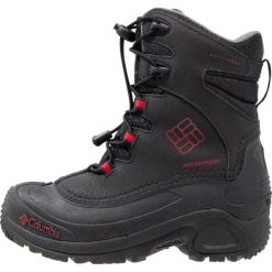 Columbia BUGABOOT PLUS III OMNIHEAT Śniegowce black/rocket. Czarne kozaki dziewczęce Columbia, ze skóry. W wyprzedaży za 263,20 zł.